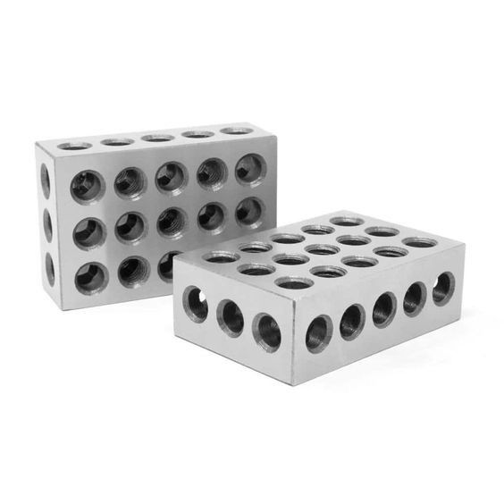 25 mm x 50 mm x 75 mm metalen blokken met een metrische precisie van 123 mm